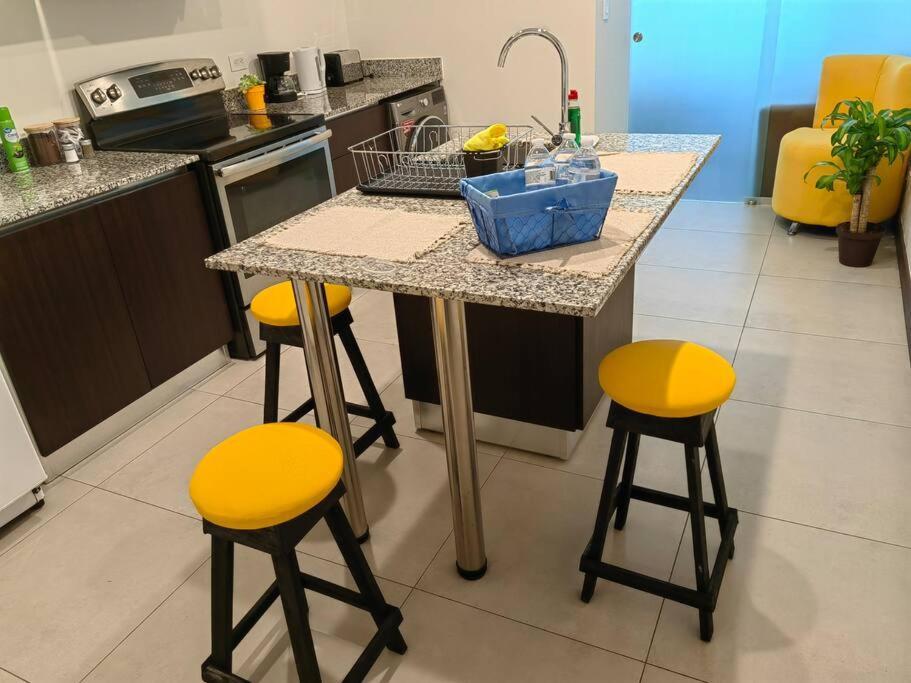 1102 Torre Los Yoses Hermoso Apartamento En Barrio Escalante Sin Parqueo San Jose  Bagian luar foto