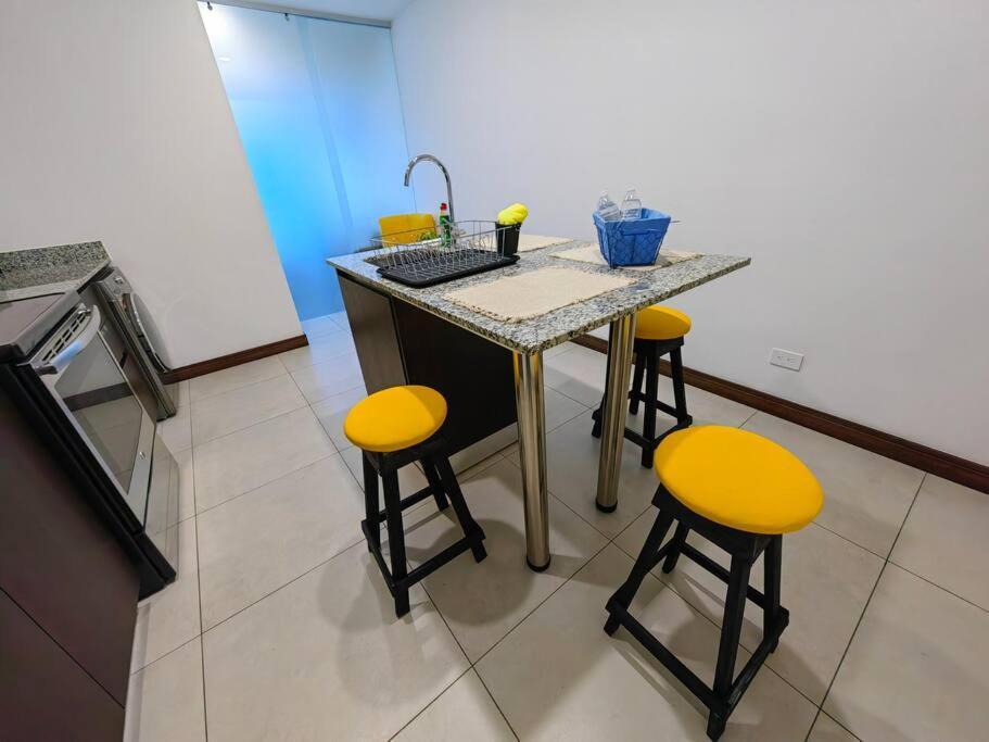 1102 Torre Los Yoses Hermoso Apartamento En Barrio Escalante Sin Parqueo San Jose  Bagian luar foto